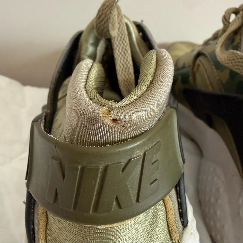 Nike Huarache Camouflage Green Sneakers. Used- Signs Of Wear. Size Y6.5